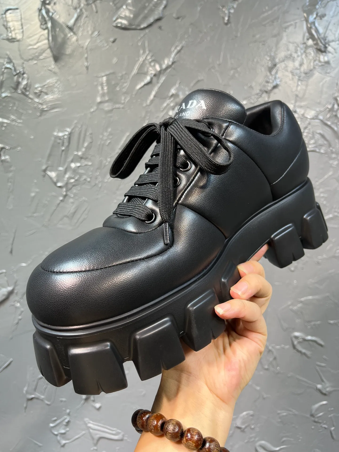 Men's shoes 💰820💰 🔥🔥🔥Top version 2025 new Prada Prada triangular enamel logo, round toe bolder shoes, bread shoes, developed one to one with the original version, outsole one to one private molding, the fabric is imported sheepskin, lining imported sheepskin, foot pad sheepskin, sole height 5cm, outsole original rubber foam sole, code number 39-46